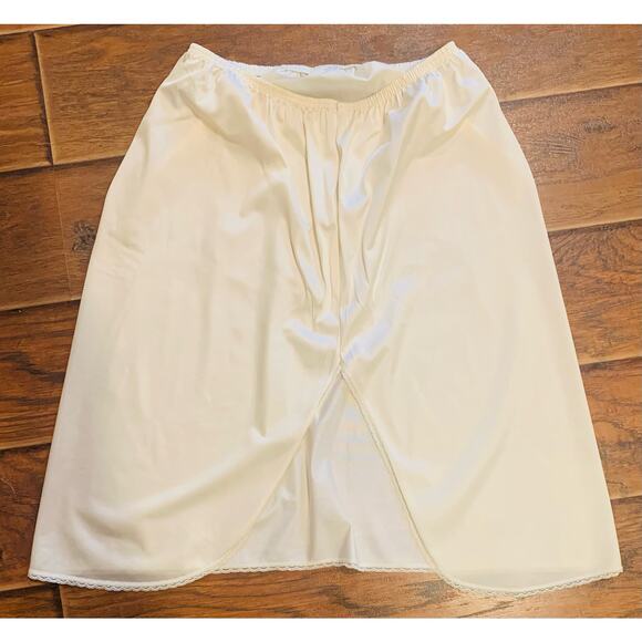 Vintage Vassarette Half Slip Beige Size M 24" Split Elastic Waist Nylon Md USA - Picture 3 of 7